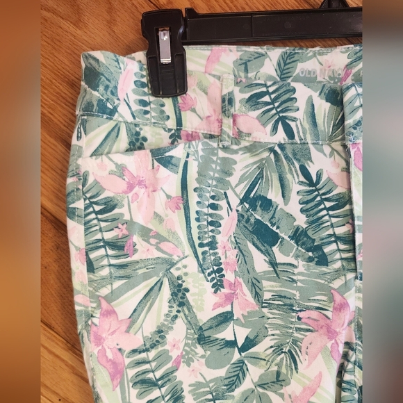 Old Navy Tropical Leaf Print Ankle Length Pixie Pants Size 8 Regular - Picture 4 of 12